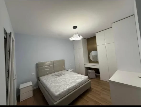 Tirane, jepet me qera apartament 1+1 Kati 3, 65 m² 650 € (Zogu i Zi)