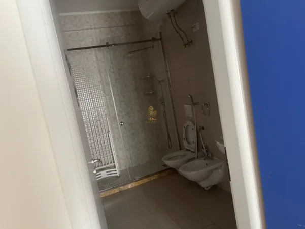 Tirane, jepet me qera apartament 2+1+Ballkon Kati 2, 90 m² 600 €