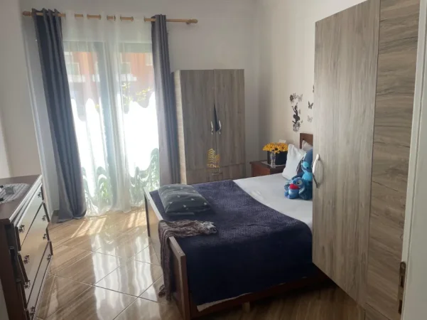 Tirane, jepet me qera apartament 2+1+Ballkon Kati 2, 90 m² 600 €