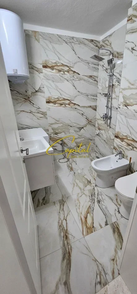 Tirane, jepet me qera apartament 1+1 Kati 4, 60 m² 500 € (ISH TREGU ELKEKTRIK)