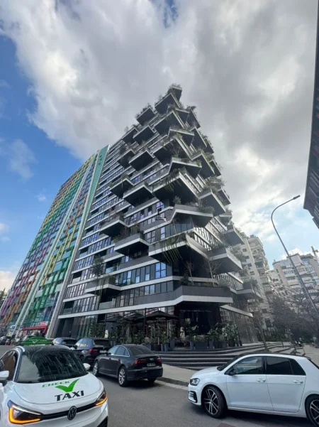 Tirane, jepet me qera zyre Kati 3, 150 m² 5.000 € (AIR ALBANIA)