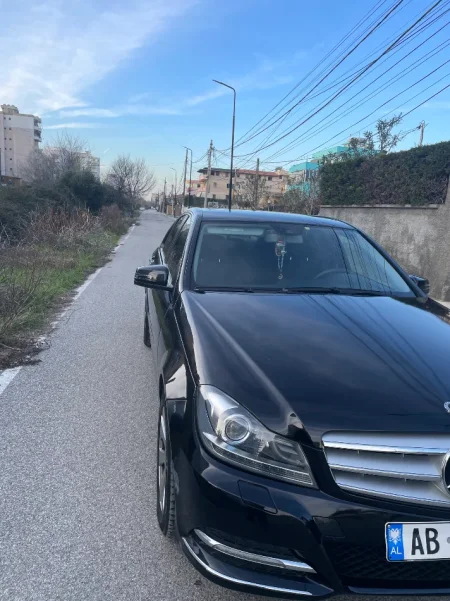 Durres, shitet makine Mercedes Benz  C 220 CDI 2011, Nafte, e zeze automatik Kondicioner 206 km 8.400 €