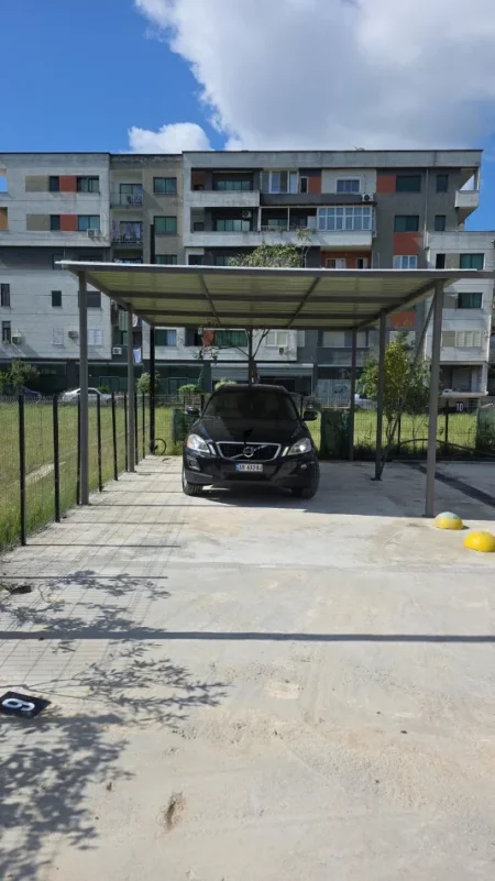 Tirane, jepet me qera ambjent biznesi , 400 € (QTU)