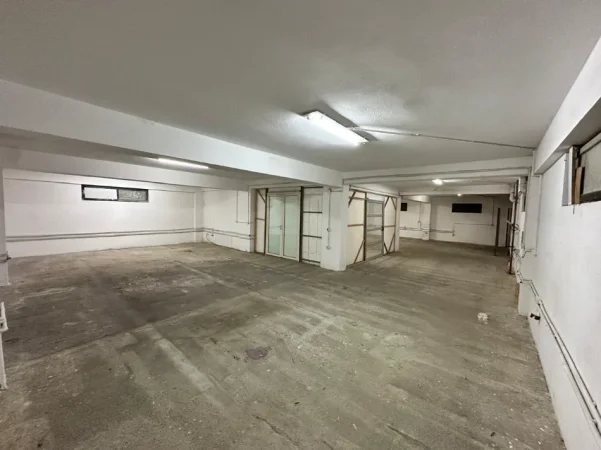 Tirane, jepet me qera ambjent biznesi Kati 0, 480 m² 2.600 € (Don Bosko)