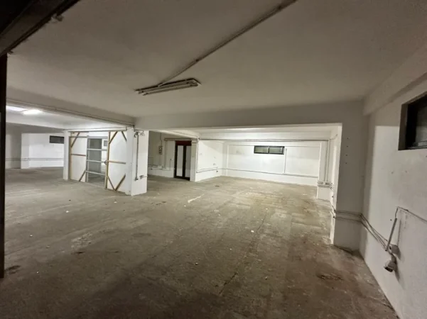 Tirane, jepet me qera ambjent biznesi Kati 0, 480 m² 2.600 € (Don Bosko)