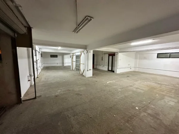 Tirane, jepet me qera ambjent biznesi Kati 0, 480 m² 2.600 € (Don Bosko)