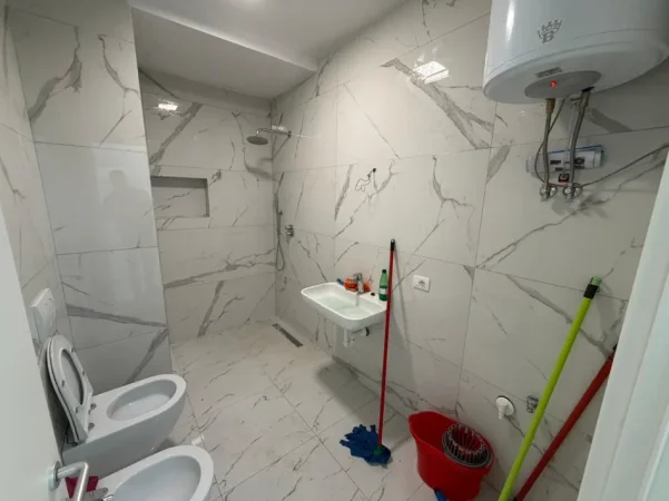 Tirane, jepet me qera apartament 1+1 Kati 1, (jordan misja)