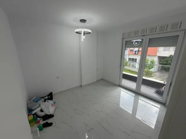 Tirane, jepet me qera apartament 1+1 Kati 1, (jordan misja)