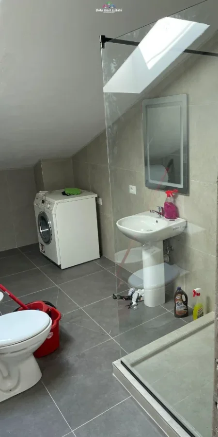 Tirane, jepet me qera apartament 2+1 Kati 7, 123 m² 470 € (fresku)
