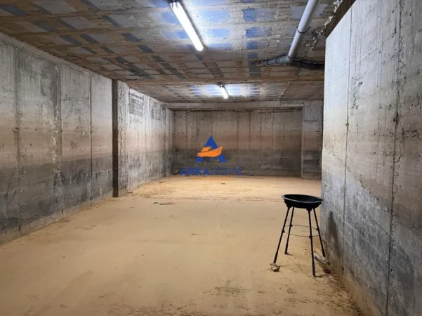 Durres, shitet magazine Kati -1, 320 m² 200.000 € 
