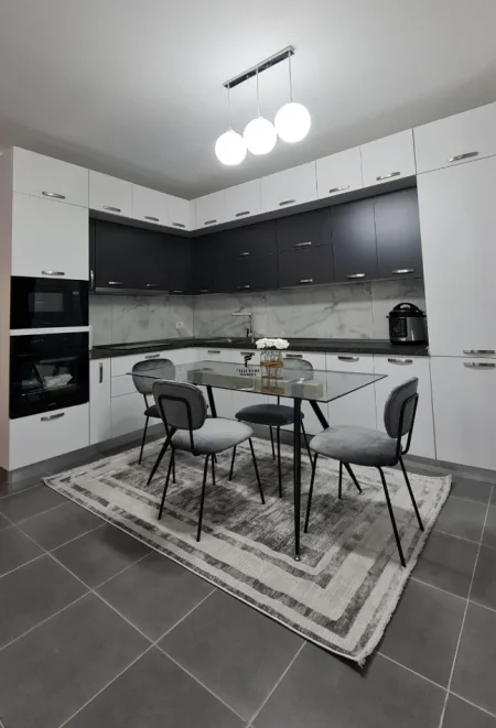 Tirane, shitet apartament 1+1 Kati 3, 72 m² 104.000 € (SHKOZE)