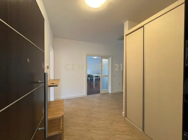 Tirane, jepet me qera apartament 2+1+Ballkon Kati 1, 125 m² 1.700 € (Teg)