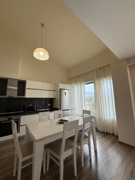 Tirane, jepet me qera apartament+verande | Penthouse 2+1+Ballkon Kati 2, 130 m² 1.300 € (Long Hill Residence)