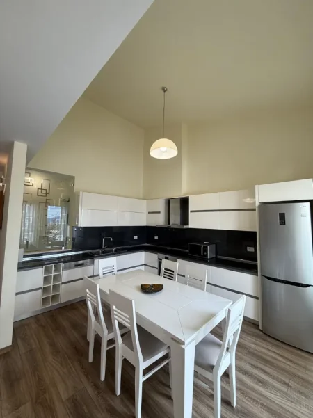 Tirane, jepet me qera apartament+verande | Penthouse 2+1+Ballkon Kati 2, 130 m² 1.300 € (Long Hill Residence)