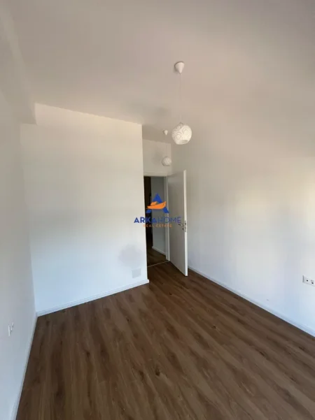 Tirane, shitet apartament 1+1+Ballkon Kati 8, 71 m² 103.500 € 