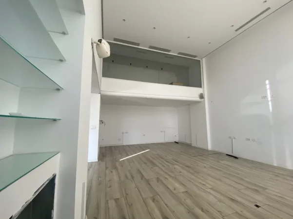 Tirane, jepet me qera zyre Kati 1, 93 m² 1.200 € (Rruga Bedri Karapici)