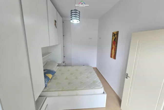 Tirane, jepet me qera apartament 1+1+Ballkon Kati 3, 65 m² 500 € (tregu elektrik)