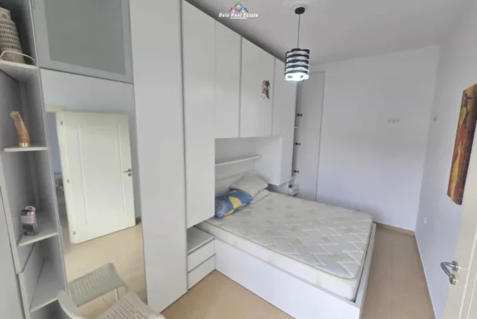 Tirane, jepet me qera apartament 1+1+Ballkon Kati 3, 65 m² 500 € (tregu elektrik)
