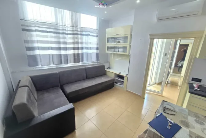 Tirane, jepet me qera apartament 1+1+Ballkon Kati 3, 65 m² 500 € (tregu elektrik)