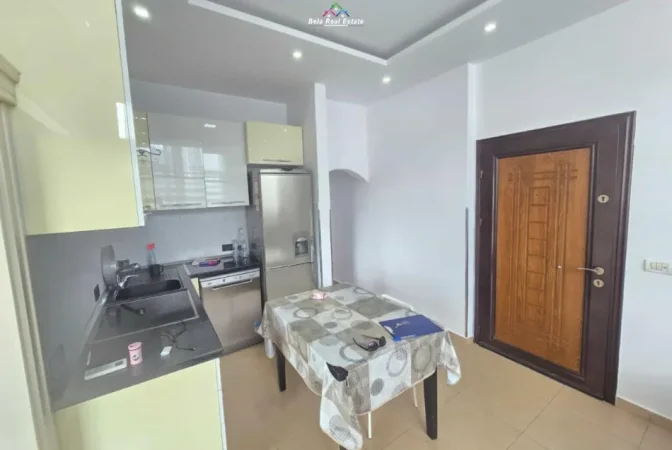 Tirane, jepet me qera apartament 1+1+Ballkon Kati 3, 65 m² 500 € (tregu elektrik)