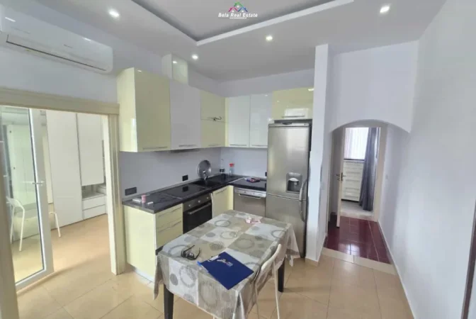 Tirane, jepet me qera apartament 1+1+Ballkon Kati 3, 65 m² 500 € (tregu elektrik)