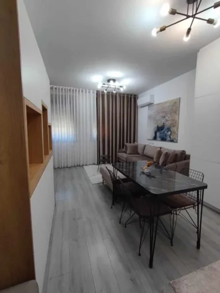 Tirane, jepet me qera apartament 1+1 Kati 1, 51 m² 500 € (Yzberisht)