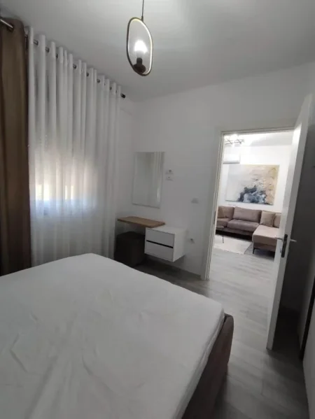 Tirane, jepet me qera apartament 1+1 Kati 1, 51 m² 500 € (Yzberisht)