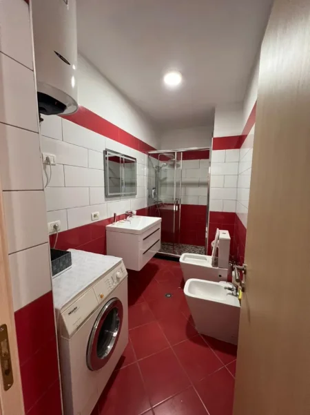 Tirane, jepet me qera apartament 1+1 Kati 4, 70 m² 500 € (rruga teodor keko)