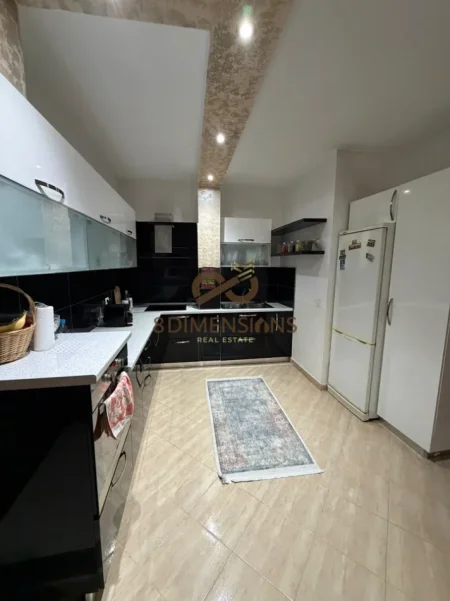 Tirane, shitet apartament 3+1+Ballkon Kati 5, 153 m² 285.000 € (fresk)