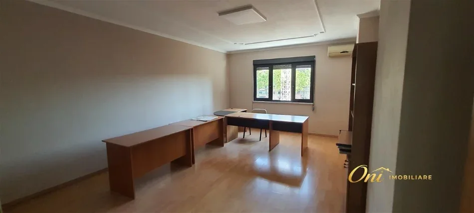 Tirane, jepet me qera zyre Kati 3, 130 m² 1.300 € (KAJO KARAFILI)