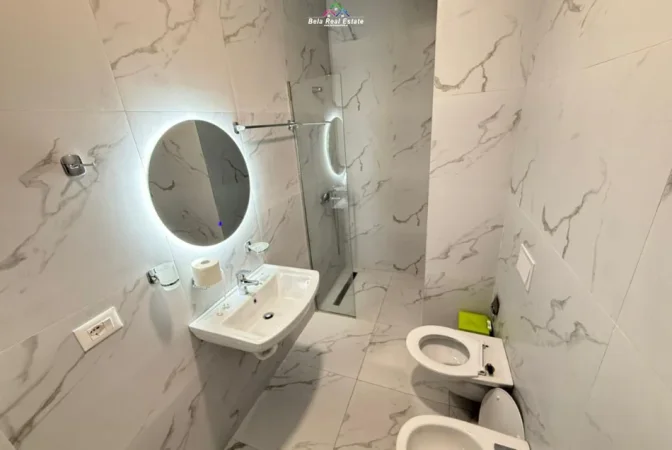 Tirane, jepet me qera apartament 3+1 Kati 15, 130 m² 1.500 € (garden building)