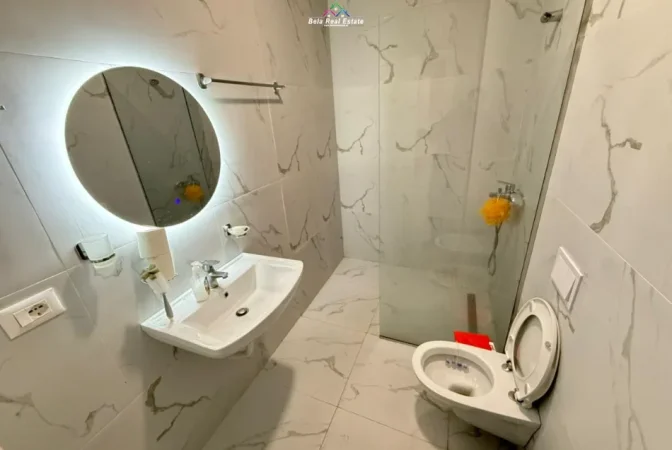Tirane, jepet me qera apartament 3+1 Kati 15, 130 m² 1.500 € (garden building)