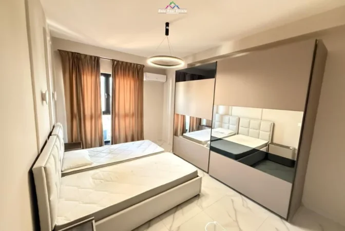 Tirane, jepet me qera apartament 3+1 Kati 15, 130 m² 1.500 € (garden building)