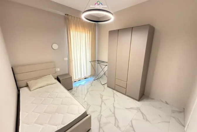 Tirane, jepet me qera apartament 3+1 Kati 15, 130 m² 1.500 € (garden building)