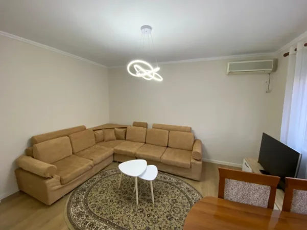 Tirane, jepet me qera apartament 2+1 Kati 4, 95 m² 700 € (Myslym Shyri)