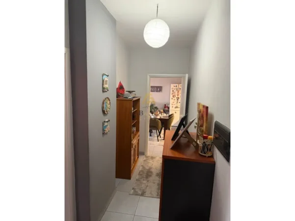 Tirane, shitet apartament 2+1+Ballkon Kati 8, 100 m² 160.000 € 