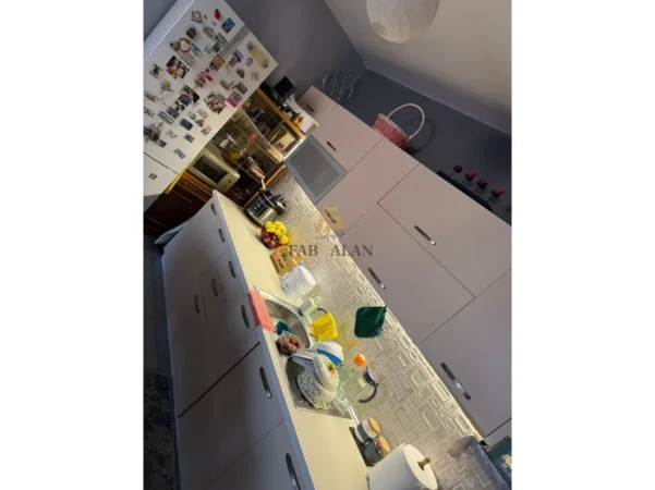 Tirane, shitet apartament 2+1+Ballkon Kati 8, 100 m² 160.000 € 