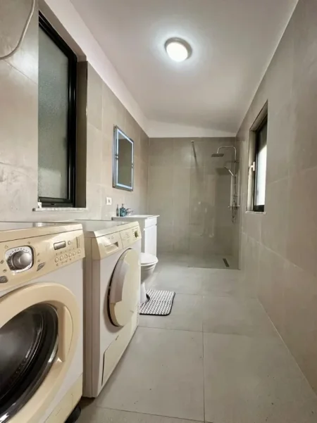 Tirane, jepet me qera apartament 2+1 Kati 5, 80 m² 800 € (Selvia)
