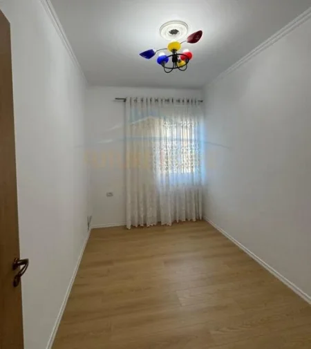 Tirane, shitet apartament 2+1 Kati 2, 86 m² 135.000 € (Rruga e Dajtit)