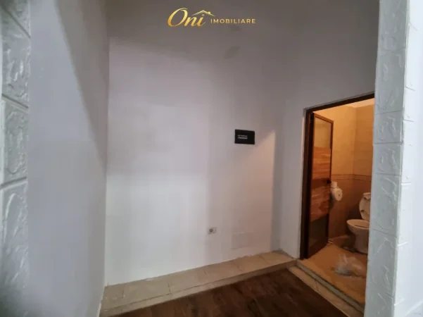 Tirane, jepet me qera dyqan Kati 0, 50 m² 600 € (MYSLYM SHYRI)