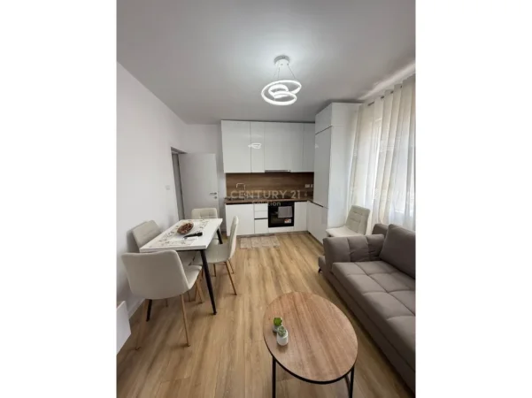 Tirane, jepet me qera 1+1 Kati 3, 70 m² 700 €