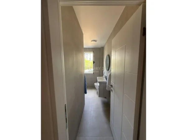 Tirane, jepet me qera 1+1 Kati 3, 70 m² 700 €