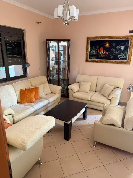 Shqiperi, jap me qera shtepi 2+1+Aneks+Ballkon Kati 2, 160 m² 500 € (Rruga kole xhumari prane rruges 5 maj)