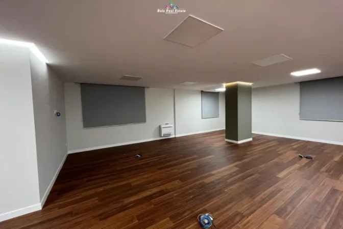 Tirane, jepet me qera zyre Kati 1, 120 m² 1.700 € (qender)