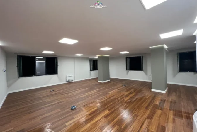 Tirane, jepet me qera zyre Kati 1, 120 m² 1.700 € (qender)