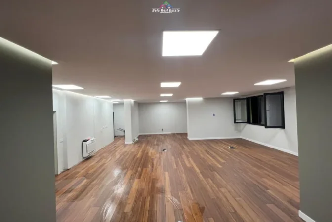 Tirane, jepet me qera zyre Kati 1, 120 m² 1.700 € (qender)