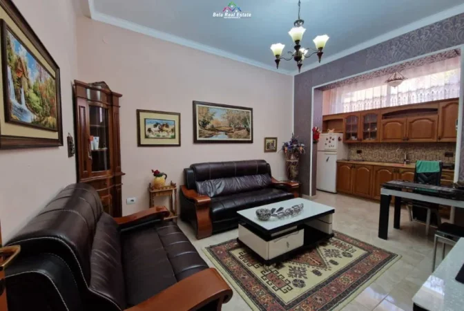 Tirane, jepet me qera apartament 2+1 Kati 2, 65 m² 680 € (ish ekspozita)