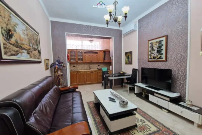 Tirane, jepet me qera apartament 2+1 Kati 2, 65 m² 680 € (ish ekspozita)