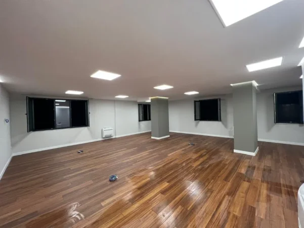 Tirane, jepet me qera zyre Kati 1, 120 m² 1.700 € (Rruga Ibrahim Rugova)