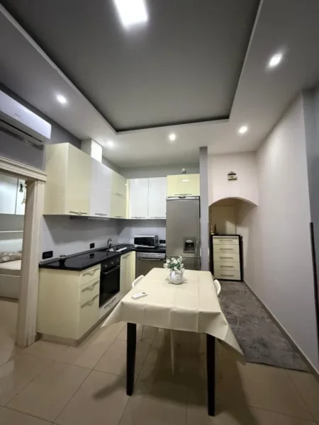 Tirane, jepet me qera apartament 1+1 Kati 4, 75 m² 500 € (Tregu Elektrik)